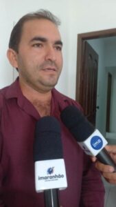 Vereador de Paulino Neves é acusado de abuso de poder e responde às críticas