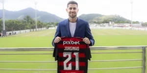 Flamengo anuncia contratação de Jorginho para reforçar elenco no Mundial de Clubes.