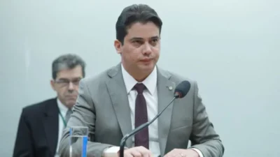 PF faz operação contra deputado Júnior Mano por suposto desvio de verbas no Ceará