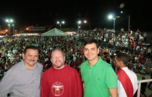 Em Matões, Othelino Neto participa do tradicional Festejo do Divino Espírito Santo