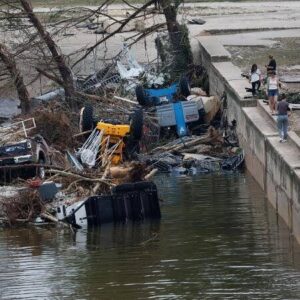 Enchente histórica no Texas deixa ao menos 80 mortos e 30 crianças desaparecidas