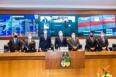 Osmar Filho prestigia posse na Alema e ressalta equilíbrio entre os Poderes