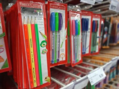 Material escolar: supermercados são a aposta do consumidor na volta às aulas