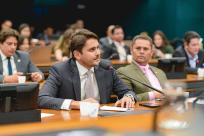 Juscelino Filho enaltece ações do MCom em audiência na Câmara