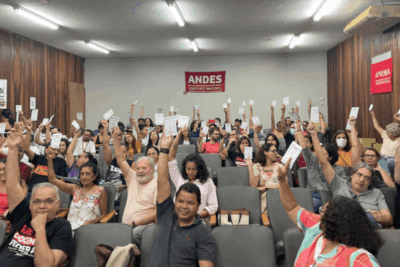 Professores da UFMA decidem manter greve