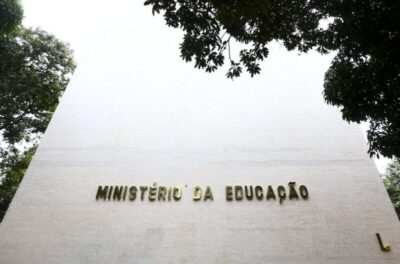 Falta de verba no MEC pode atrasar entrega de livros didáticos para estudantes da rede pública