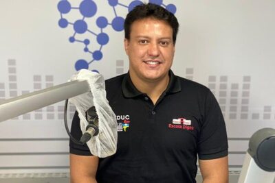 PROFESSOR LANÇA FELIPE CAMARÃO CANDIDATO AO GOVERNO DO MARANHÃOO professor da rede pública estadual, Wilson Chagas, teve a iniciativa de criar uma espécie de abaixo-assinado para colher assinaturas no sentido de lançar a candidatura do secretário estadual de Educação, Felipe Camarão, candidato ao Governo do Maranhão. Wilson apresentou uma justificativa para a sua iniciativa. O professor entende que o bom trabalho de Felipe Camarão na Educação do Maranhão poderia ser ainda melhor, caso o gestor fosse o novo governador estadual. Veja abaixo e clique aqui para ver o documento. “A Educação é o universo maior que possibilita as transformações sociais a partir do Conhecimento. Somos educadores e educadoras. Lutamos pela educação de nossas crianças, adolescentes e jovens. Trabalhamos por um futuro melhor para o Maranhão, para o Brasil. Temos visto, nos últimos anos, muitos avanços na educação do nosso Estado: programa Escola Digna