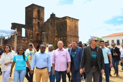 Governador Carlos Brandão e Prefeito Nivaldo Araújo entregam títulos de terra em Alcântara