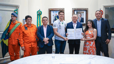 Brandão concede a mais alta honraria do Corpo de Bombeiros a atleta olímpico maranhense que salvou jovem de afogamento