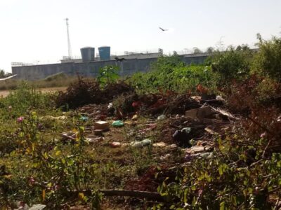 MORADORES DA TRAVESSA MANDACARU DENUNCIAM LIXÃO DO LOCAL E PEDEM QUE PREFEITURA LIMPE E PROIBIDA A PRÁTICA NO LOCAL