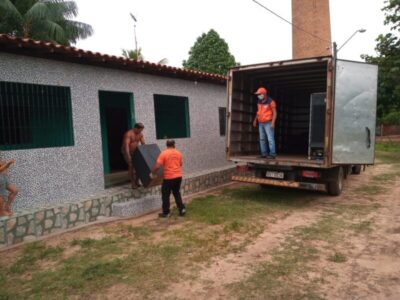 Defesa Civil retira famílias para local seguro no Quebra Pote