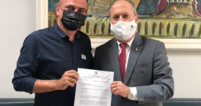 O VER. DR. GEAN CÉSAR ESTEVE EM AUDIÊNCIA COM O PROCURADOR-GERAL DE JUSTIÇA DO ESTADO DO MARANHÃO DR. EDUARDO NICOLAU ONDE FOI SOLICITAR CORDIALMENTE A NOMEAÇÃO DE UM PROMOTOR DE JUSTIÇA PERMANENTE PARA A COMARCA DE SANTA LUZIA DO PARUÁ