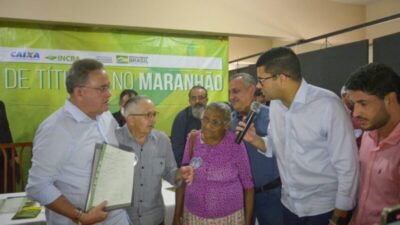 Roberto Rocha realiza entrega de títulos para assentados do INCRA, em Bacabal