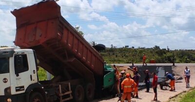 Em Nova Olinda do Maranhão a Prefeitura iniciou os serviços de asfaltamento das ruas do distrito de Monte Alegre