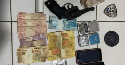 *Polícia Militar de Santa Luzia do Paruá, em conjunto com a Polícia Civil, prendem homem suspeito por tráfico de drogas e por dar fuga aos suspeitos acusados de homicídio na noite do dia 12, em Santa Luzia do Paruá*