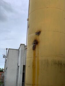 Vazamento de caixa de água em creche da Prefeitura de Timon deixa mães preocupadas