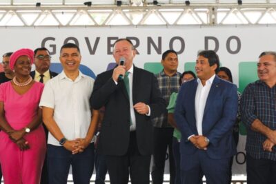 Osmar Filho acompanha Carlos Brandão em entrega de equipamentos para fortalecer a agricultura familiar do estado