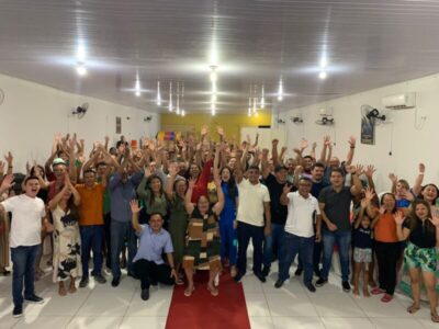 Professora Vanda anuncia adesão a Deputado Rafael, reúne lideranças e emociona no discurso