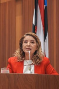 Iracema Vale denuncia prefeito de Barreirinhas por suposta manipulação política em defesa dos Lençóis Maranhenses