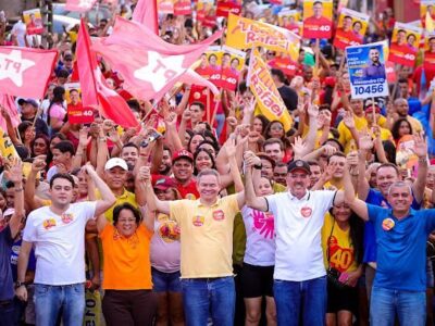 Em caminhada pelas ruas de Timon, Rafael reúne multidão