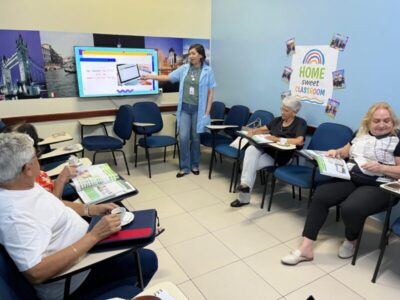 Aprender novo idioma traz benefícios na terceira idade, avalia professora de inglês