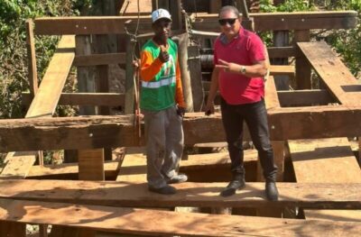 AÇÃO PALAMENTAR:* *VEREADOR DEZ ANO VISITA OBRA DE RECONSTRUÇÃO DA PONTE DA QUADRA XXIV; UM PROJETO DE SUA AUTORIA*
