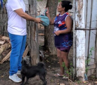 O Diretor do Hospital Regional de Santa Luzia do Paruá, Dr: Gonçalo Profiro, realizou uma belíssima ação em espírito natalino, distribuindo cestas básicas para famílias carentes.