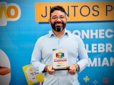 Dr. Júnior recebe Prêmio Prefeito da Educação