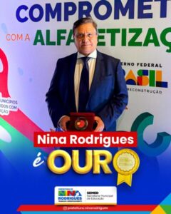 Nina Rodrigues recebe Selo Ouro do Prêmio Nacional Compromisso com a Alfabetização