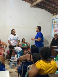 Secretário Daniel Coimbra visita moradores em Timon e explica sobre inscrições no programa habitacional
