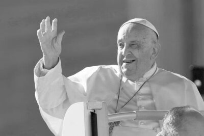 Morre o papa Francisco, líder que rompeu tradições e se tornou um símbolo de diálogo