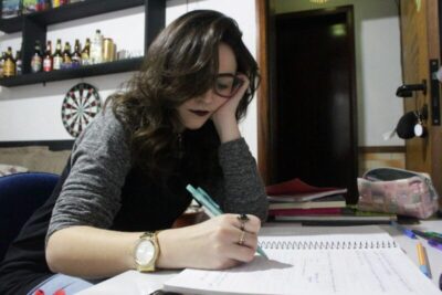 Café, caderno e cabeça a mil: a rotina de quem sonha com uma vaga na universidade no Dia do Vestibulando