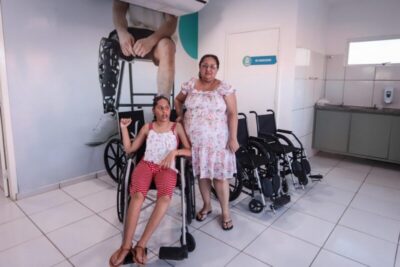 Mobilidade que transforma vidas: cadeiras de rodas são entregues a moradores pela Prefeitura de Timon