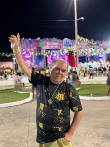 “Toque de Midas” da cultura popular: Astro de Ogum reafirma liderança com sucesso do Arraial “Pertinho de Você”