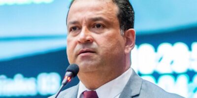 Adelmo Soares afirma que “PCdoB devia entregar os cargos que tem no governo
