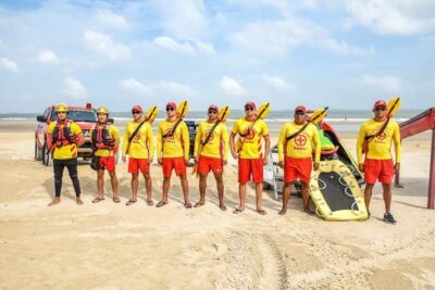 Operação Praia Segura é lançada em São Luís com simulações de salvamento aquático