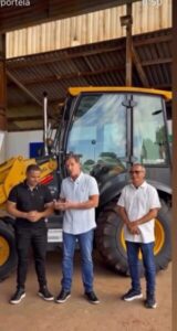 Deputado Aluísio Mendes entrega máquina patrol ao município de Capinzal do Norte