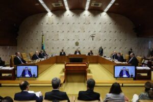 Pesquisa Datafolha revela que 58% dos brasileiros sentem vergonha dos ministros do STF e políticos nacionais.