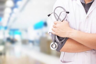 Exame nacional para médicos recém-formados pode ser aprovado com urgência na Câmara