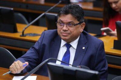 ‘Cúmulo do absurdo’: vice-líder do governo na Câmara reage a ataque de Trump ao Pix e vê ameaça à soberania