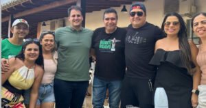 Orleans Brandão acompanha Cid Costa nas celebrações do aniversário da cidade ao lado de diversas lideranças políticas.
