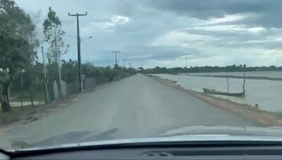 Morador grava vídeo falando do avanço nas obras da Travessia da Baixada, que ligará Anajatuba a São João Batista.