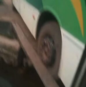 Urgente: Ponte cedeu enquanto um ônibus, transportando alunos em Central, tentava atravessar