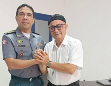 Comandante do 10º BPM se reúne com padre para garantir segurança do festejo de Santo Inácio de Loiola em Pinheiro
