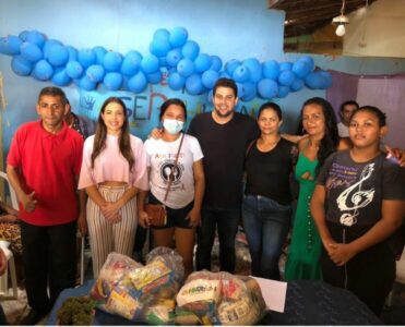 Ao lado da Deputada Amanda Gentil, PA entrega 300 cestas de alimentos em Timon