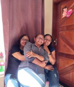 *Primeira Dama e aliados mostram tamanha falta de respeito, com gargalhadas e babações em pleno velório da mãe da Vereadora Novinha*