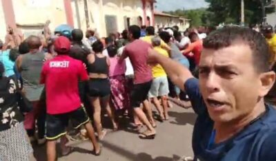 Veja o Video: Vereador da Cidade de Candido Mendes jogar pela Janela 300 Mil Reais pra População