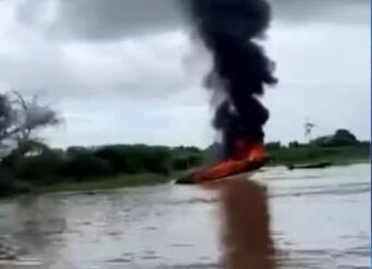 Três pessoas ficam gravemente feridas após lancha pegar fogo, em Monção