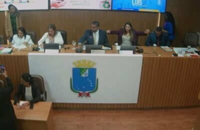 Vereadora Professora Magnólia erra o nome da Câmara Municipal em sessão plenária