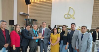 Itapecuru Mirim/MA: Vereadores participam de sessão solene na Assembleia de Deus e recebem Bíblia Centenária
